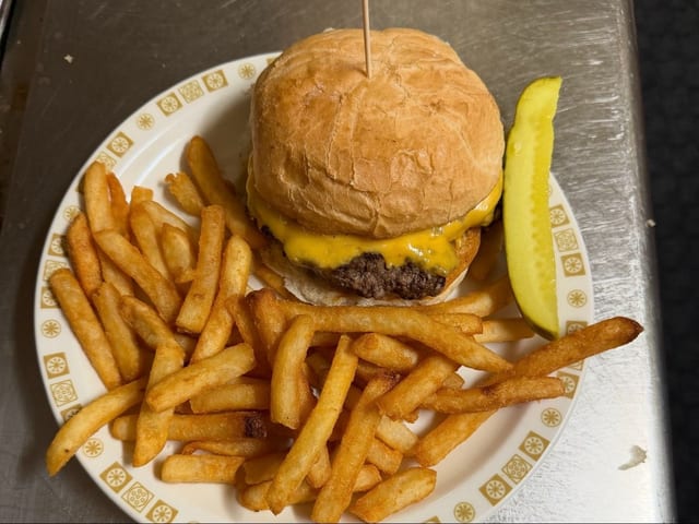 Kids Cheeseburger.