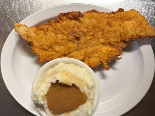 Fish Fry Lunch Special (11am–2:30pm).